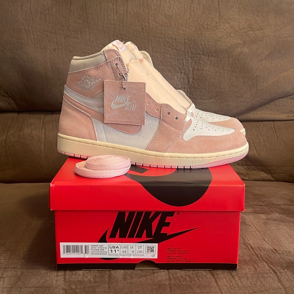 SOLD!!!WMNS AIR Jordan 1 RETRO HI OG